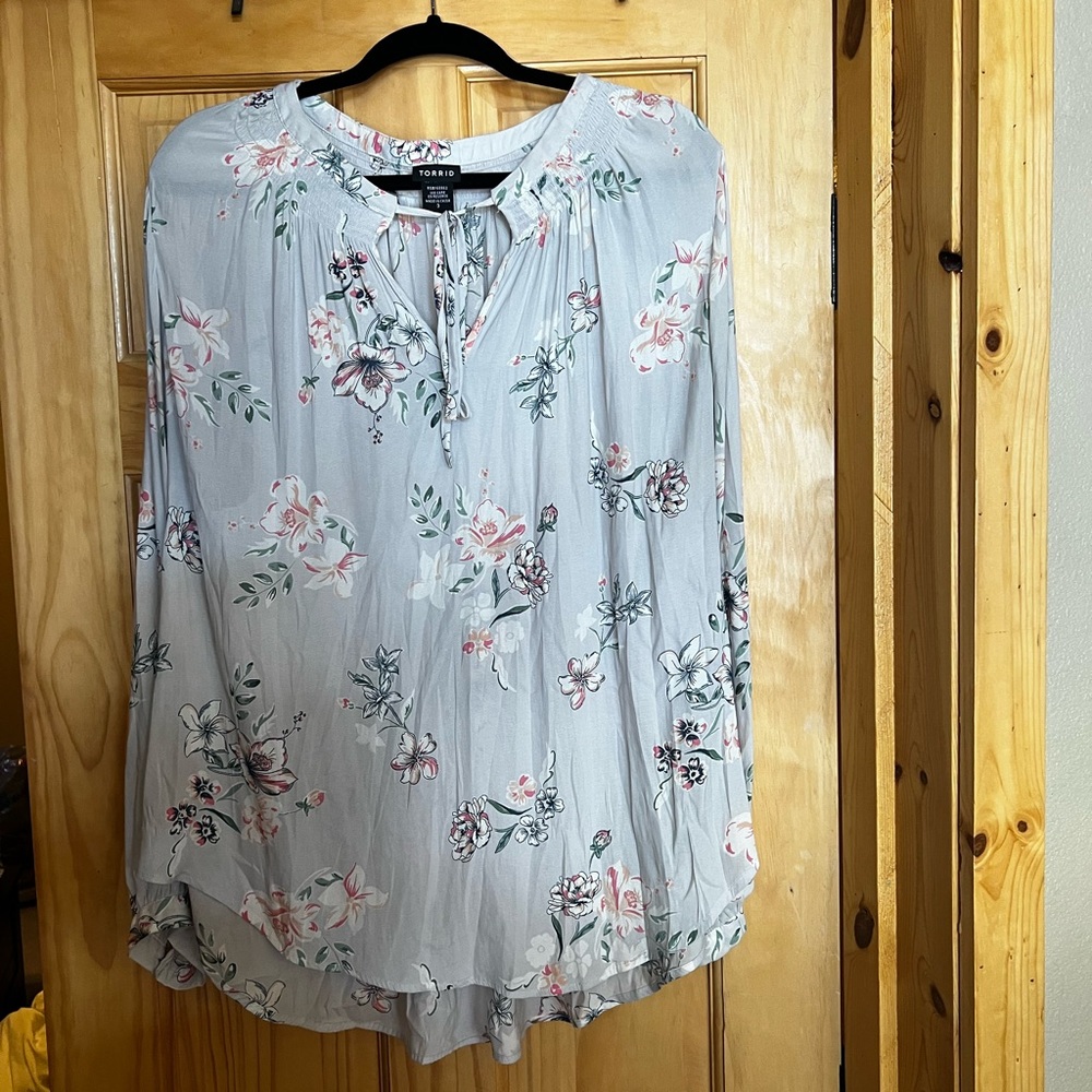 Torrid Grey Swing Blouse w Long Sleeves